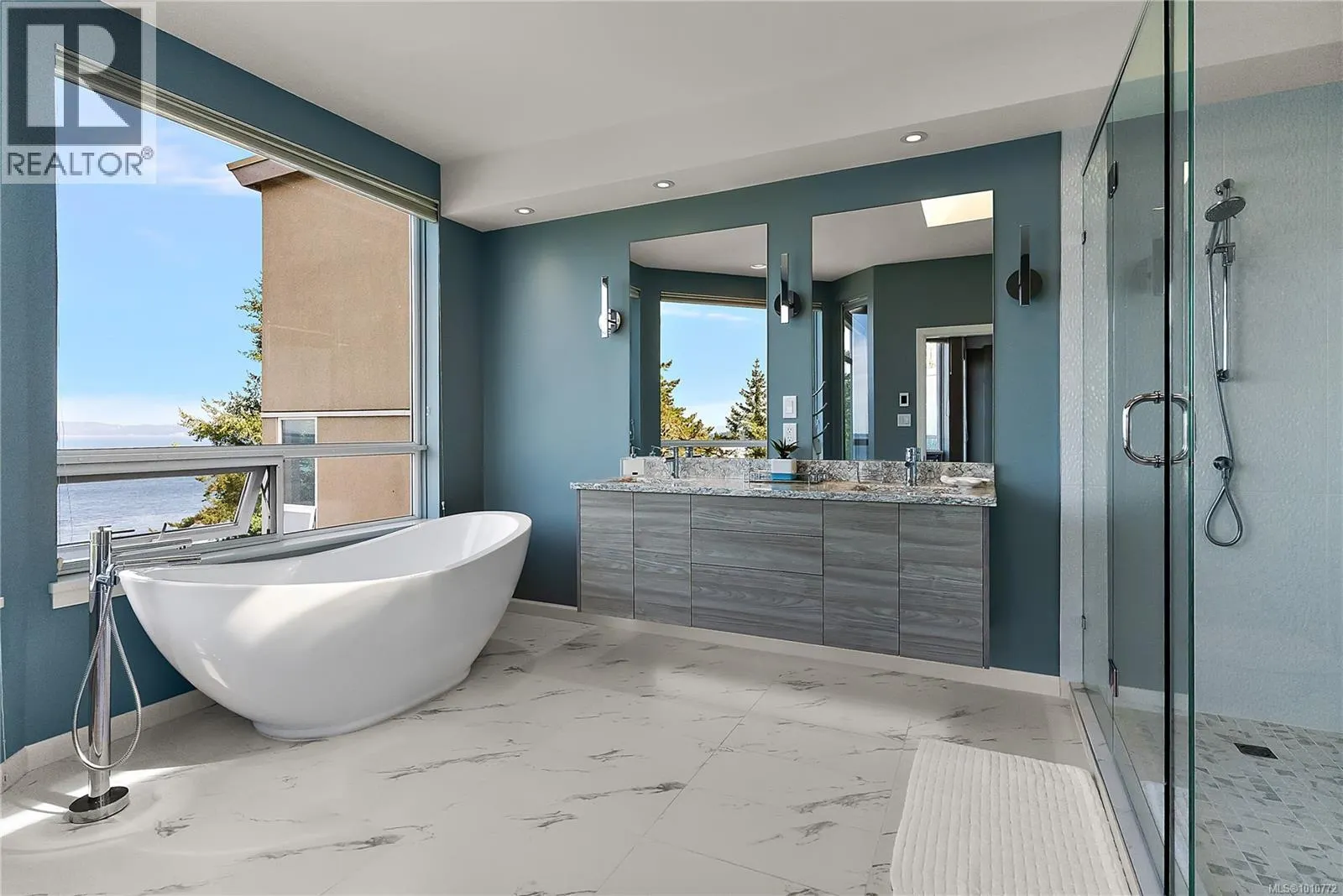 7 4771 Cordova Bay Rd