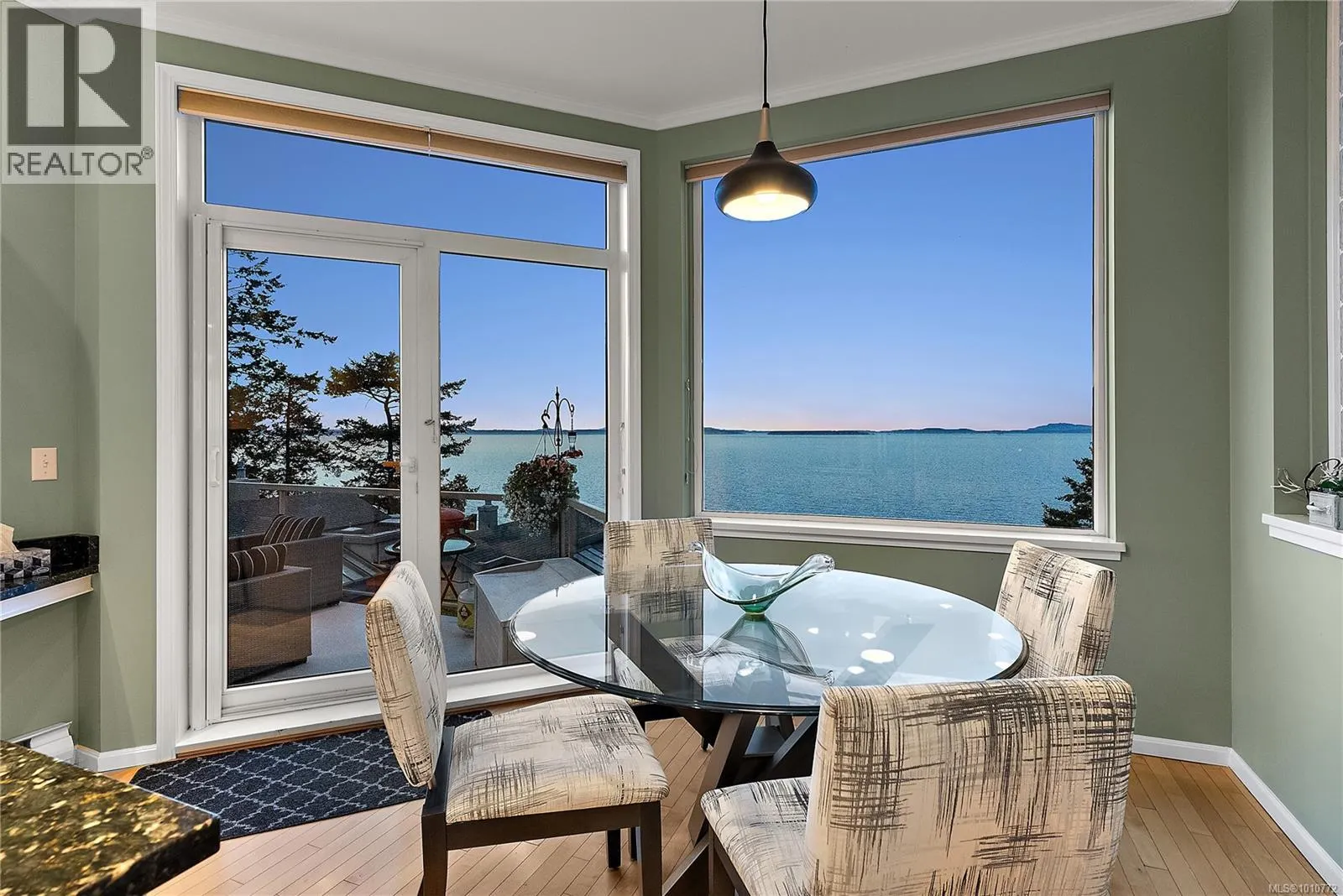 7 4771 Cordova Bay Rd