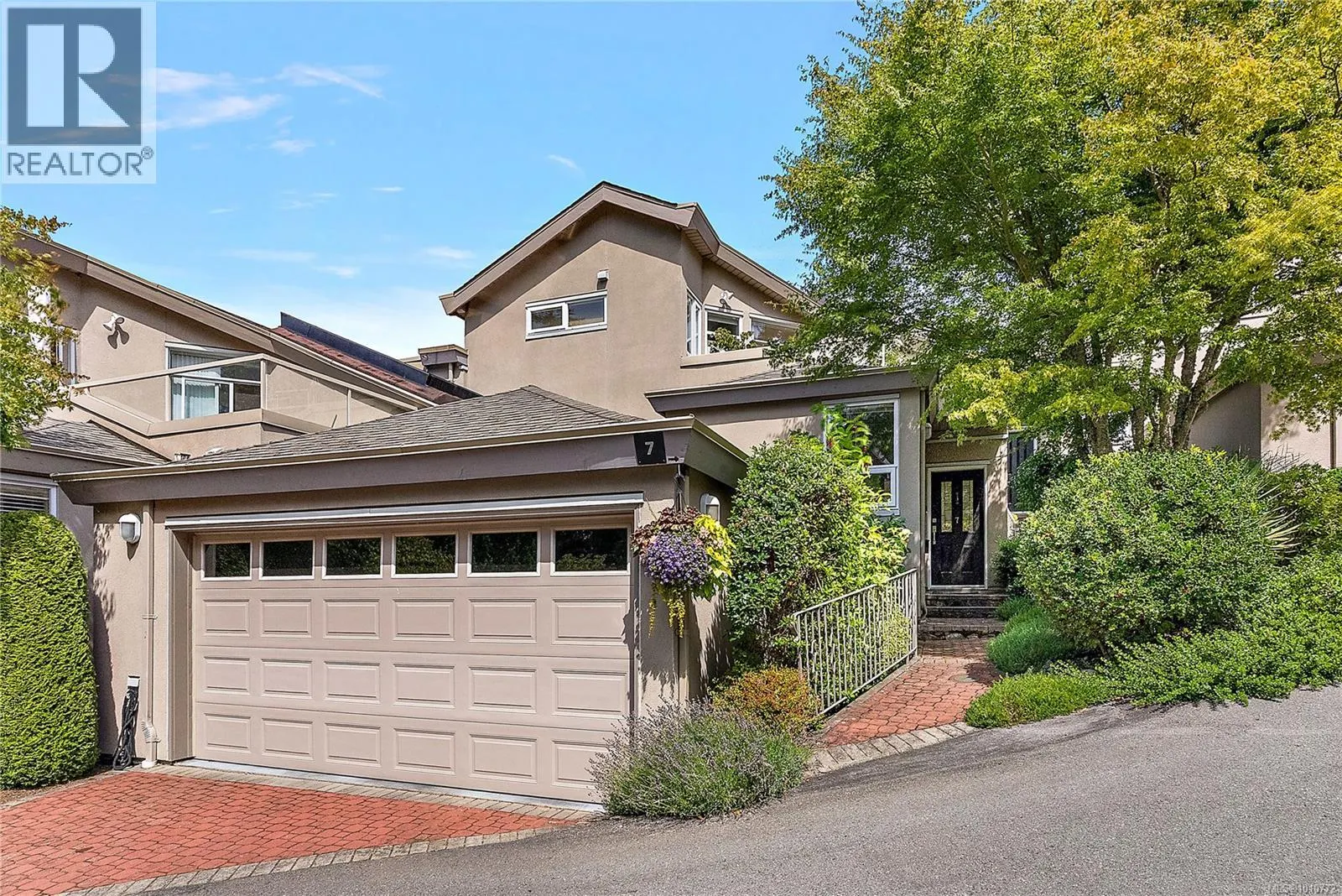 7 4771 Cordova Bay Rd