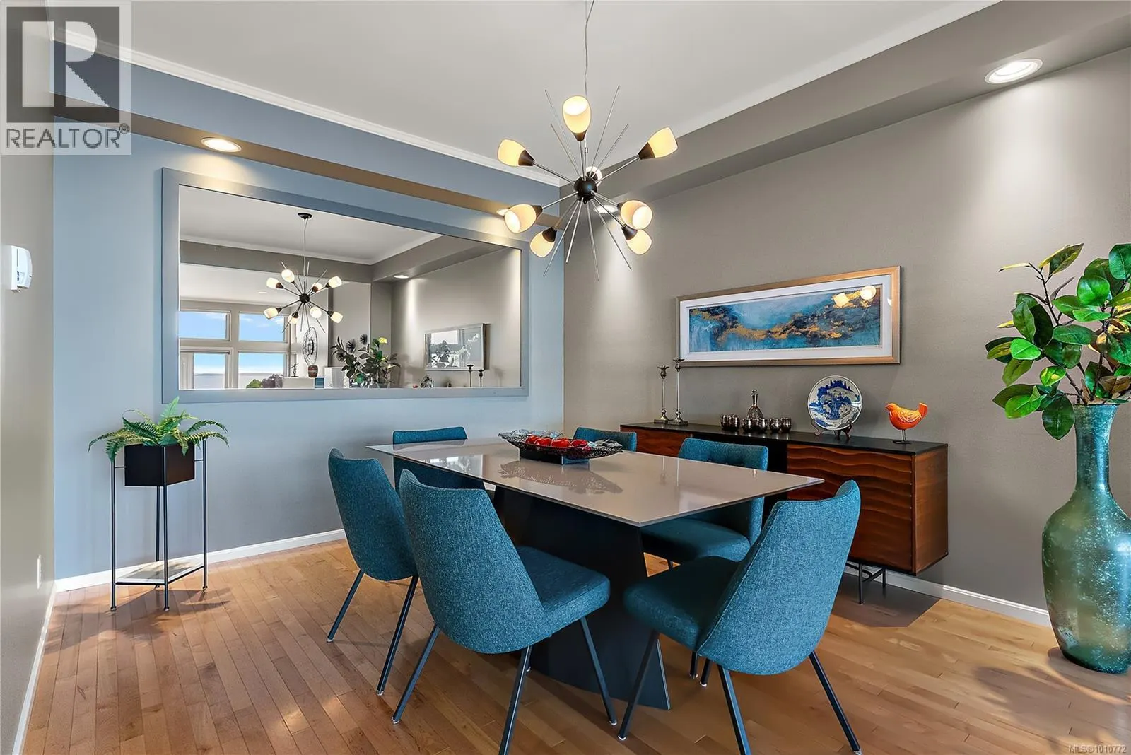 7 4771 Cordova Bay Rd