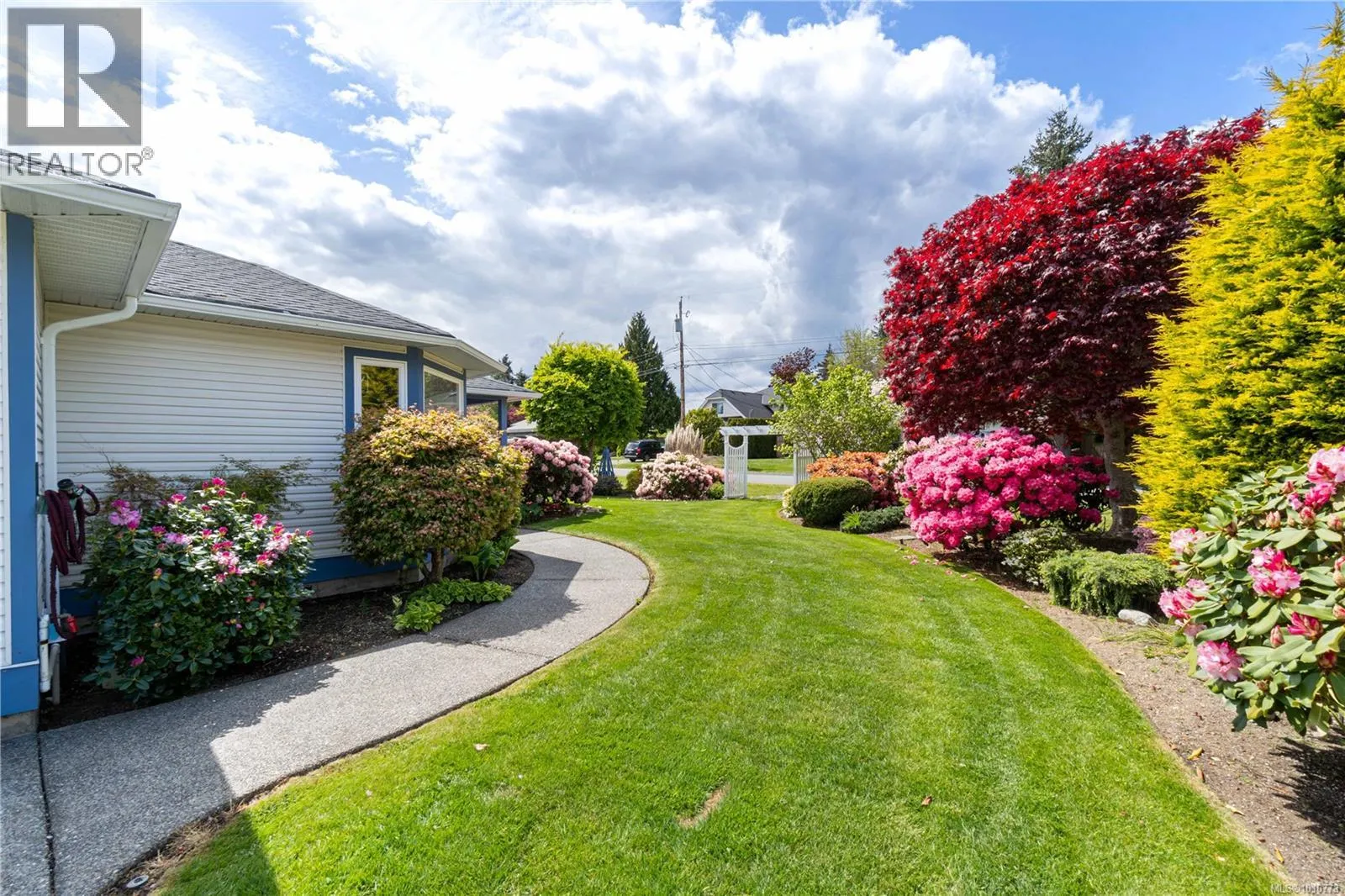 785 Nicolls Dr