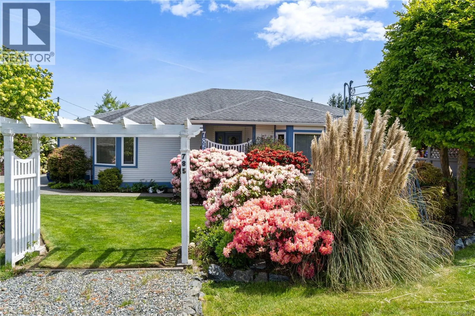 785 Nicolls Dr
