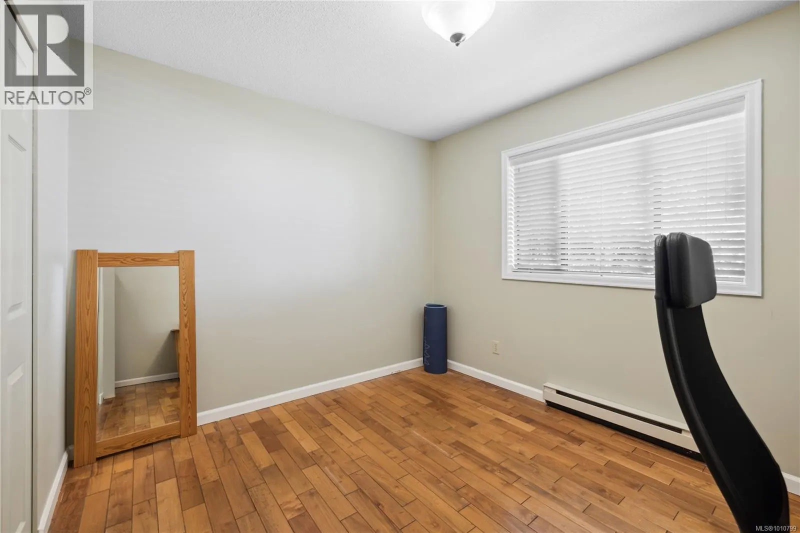 7496 Clark Cres