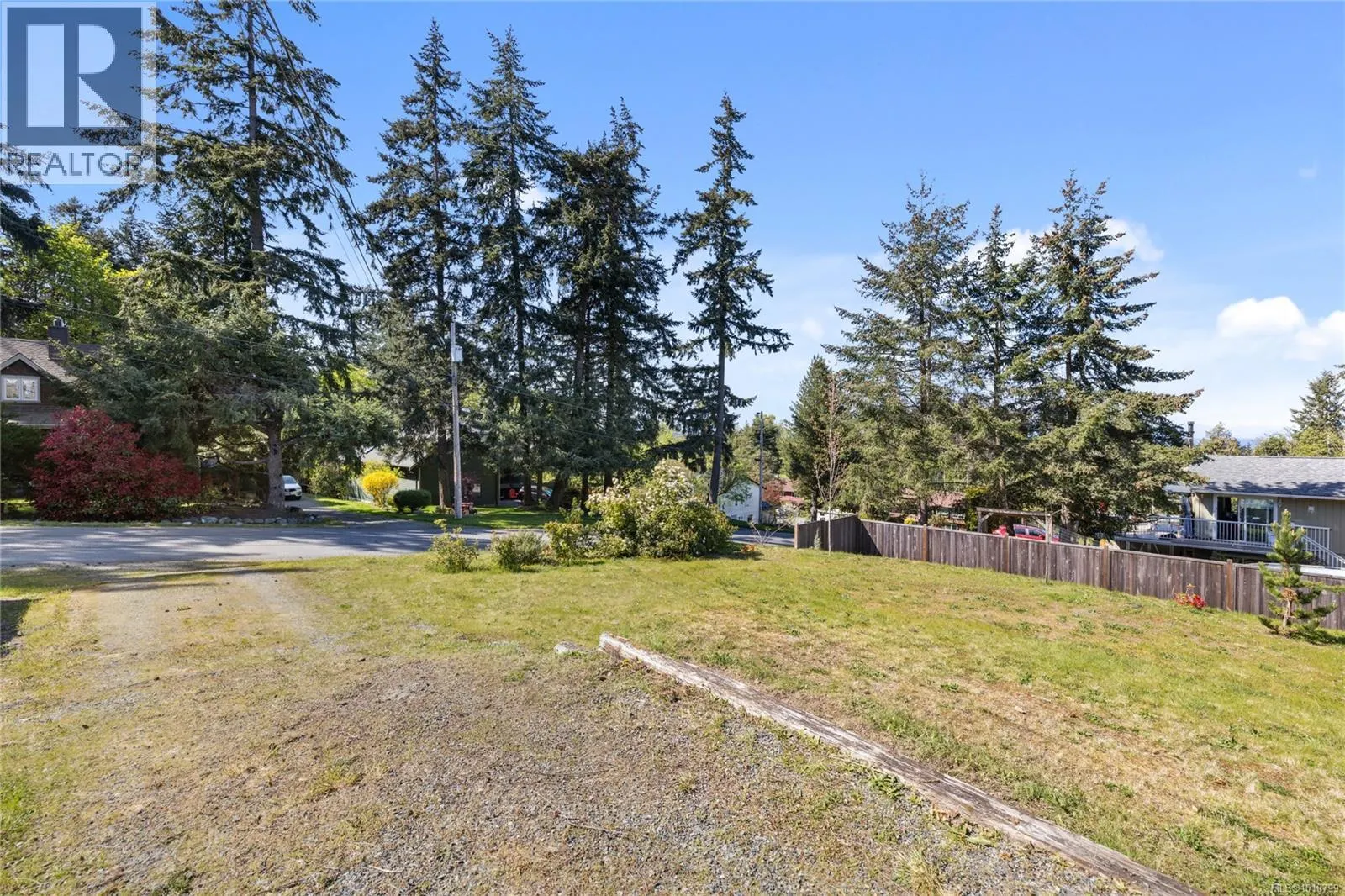 7496 Clark Cres