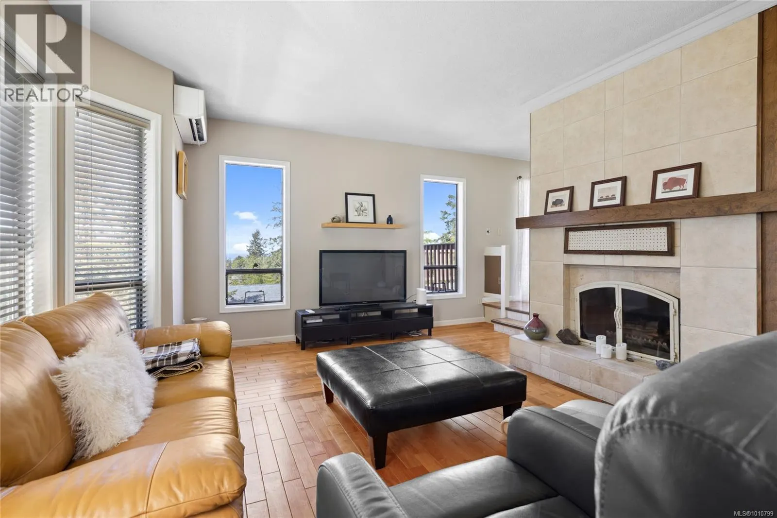 7496 Clark Cres