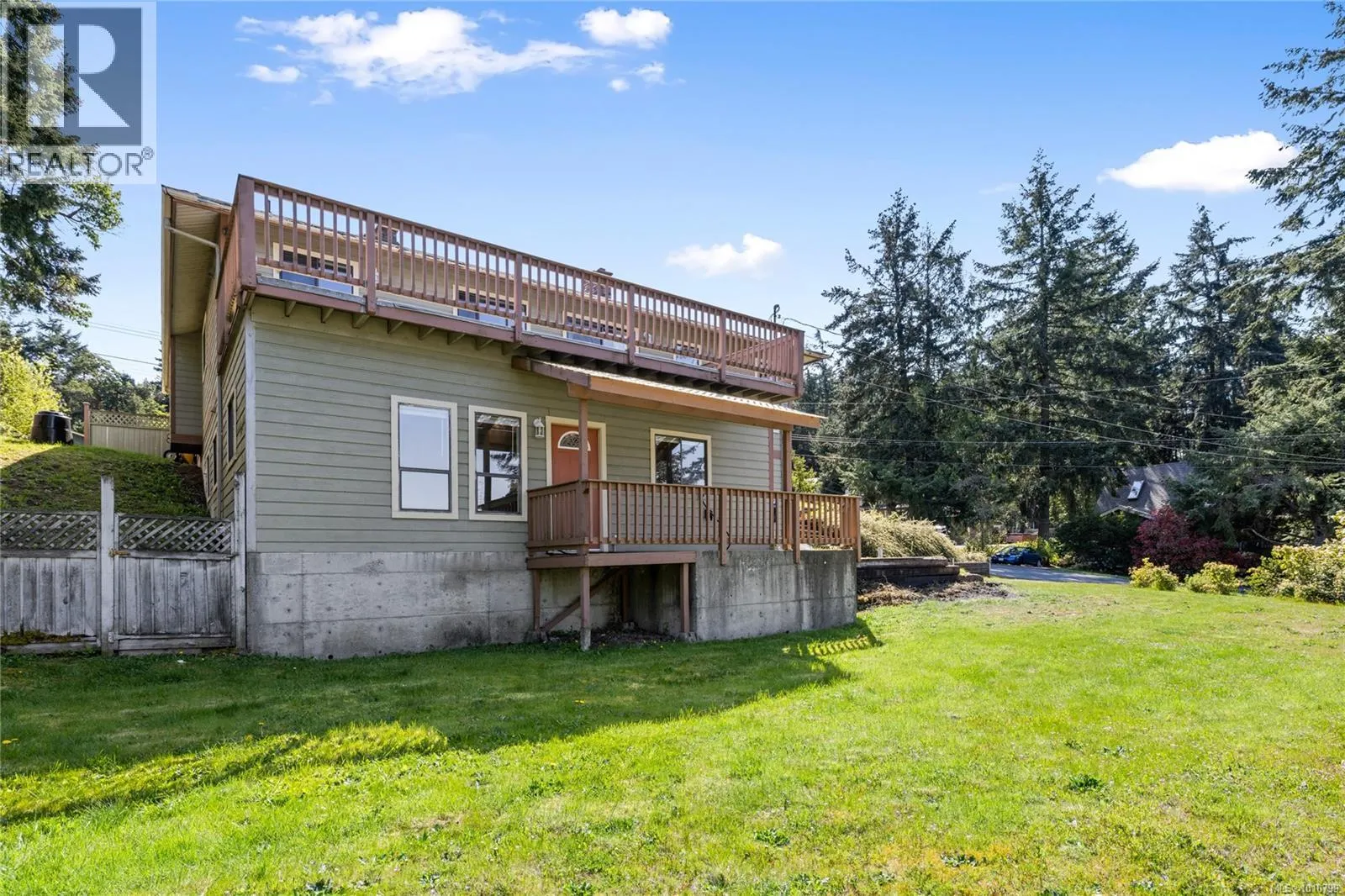 7496 Clark Cres