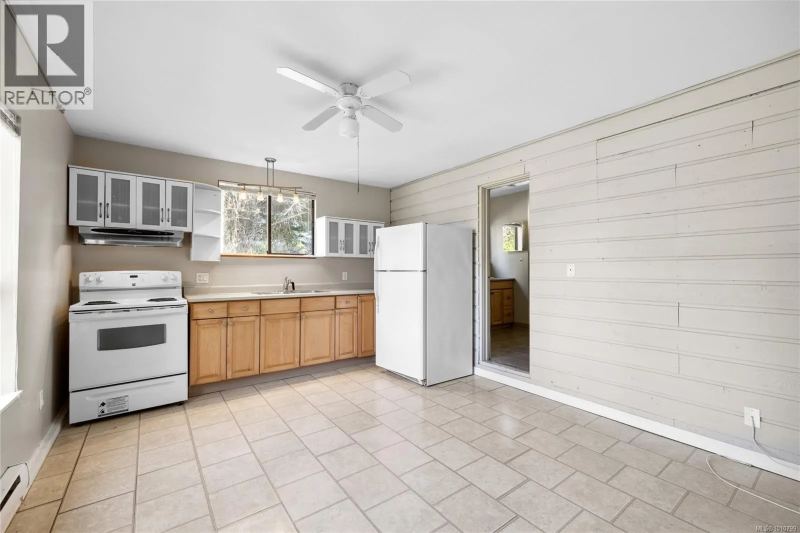 7496 Clark Cres