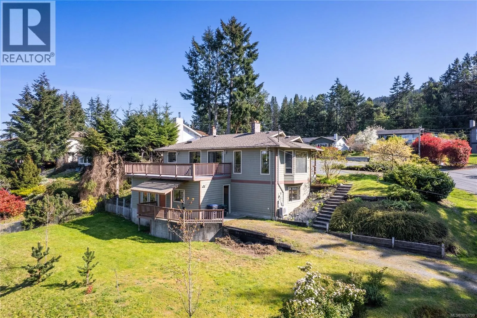 7496 Clark Cres