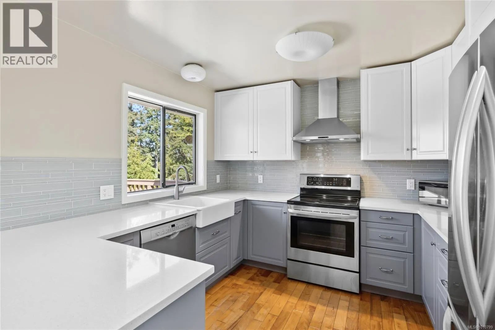 7496 Clark Cres