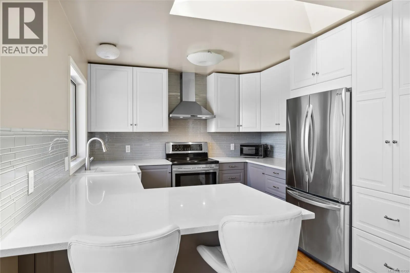 7496 Clark Cres
