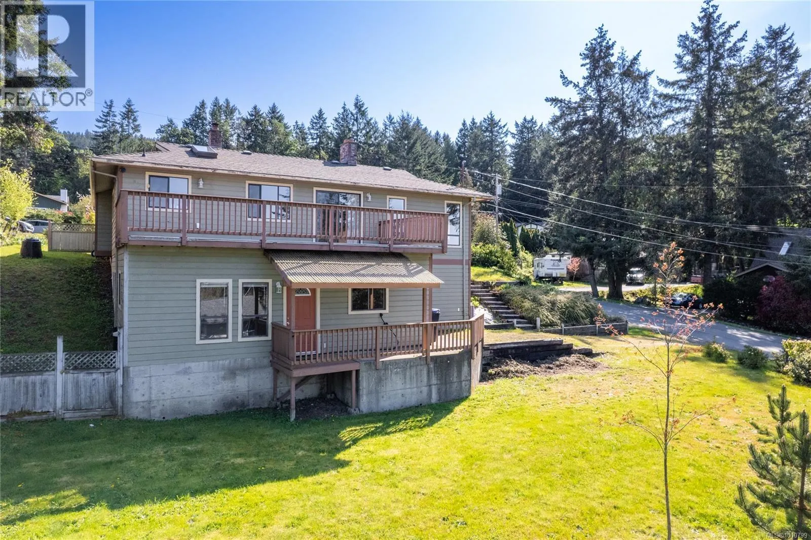 7496 Clark Cres