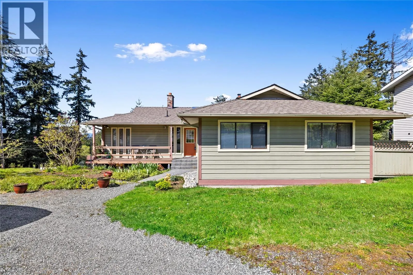 7496 Clark Cres