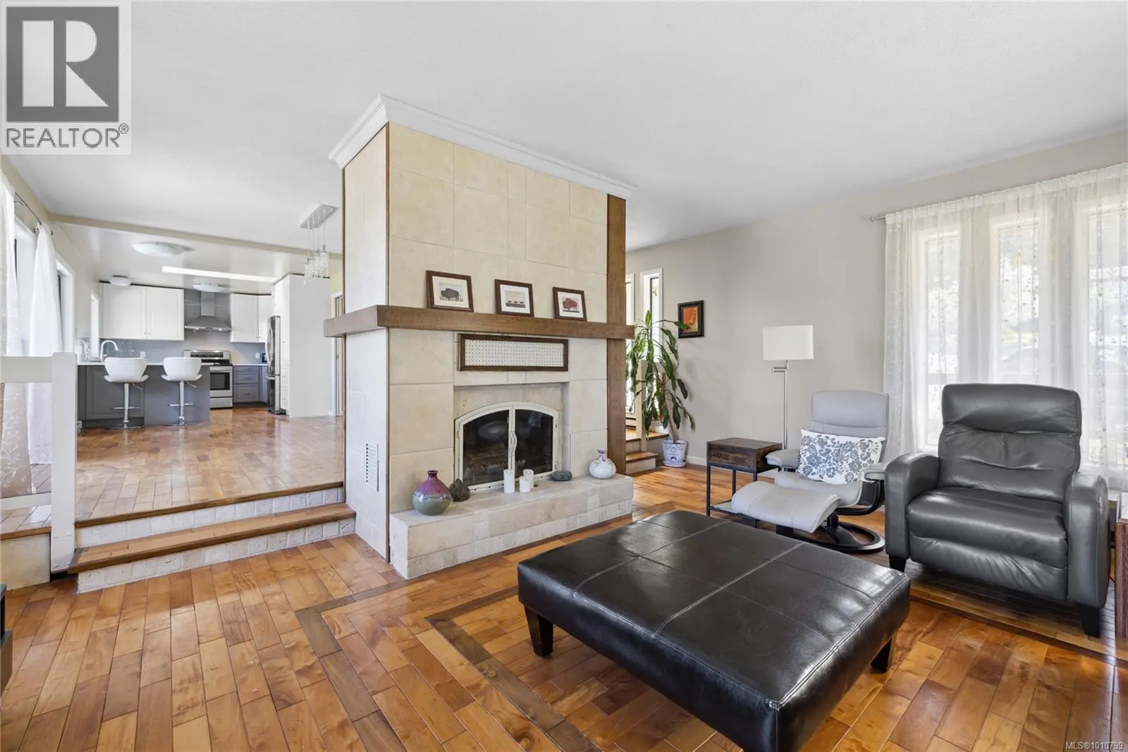 7496 Clark Cres