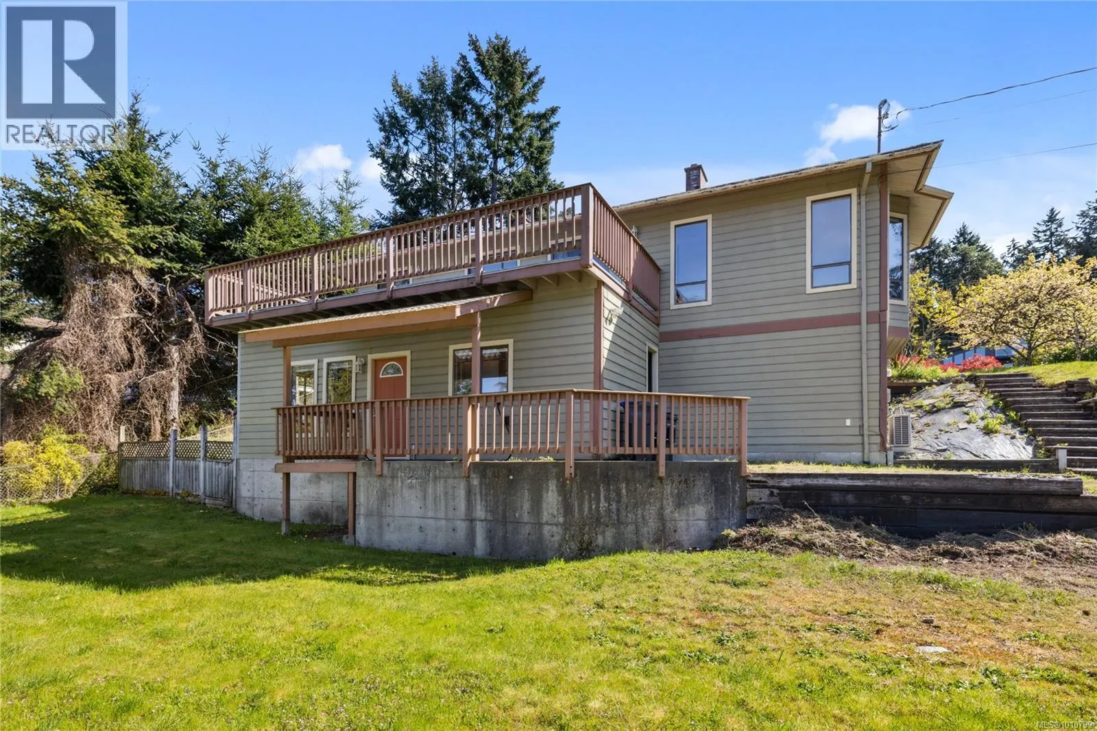 7496 Clark Cres