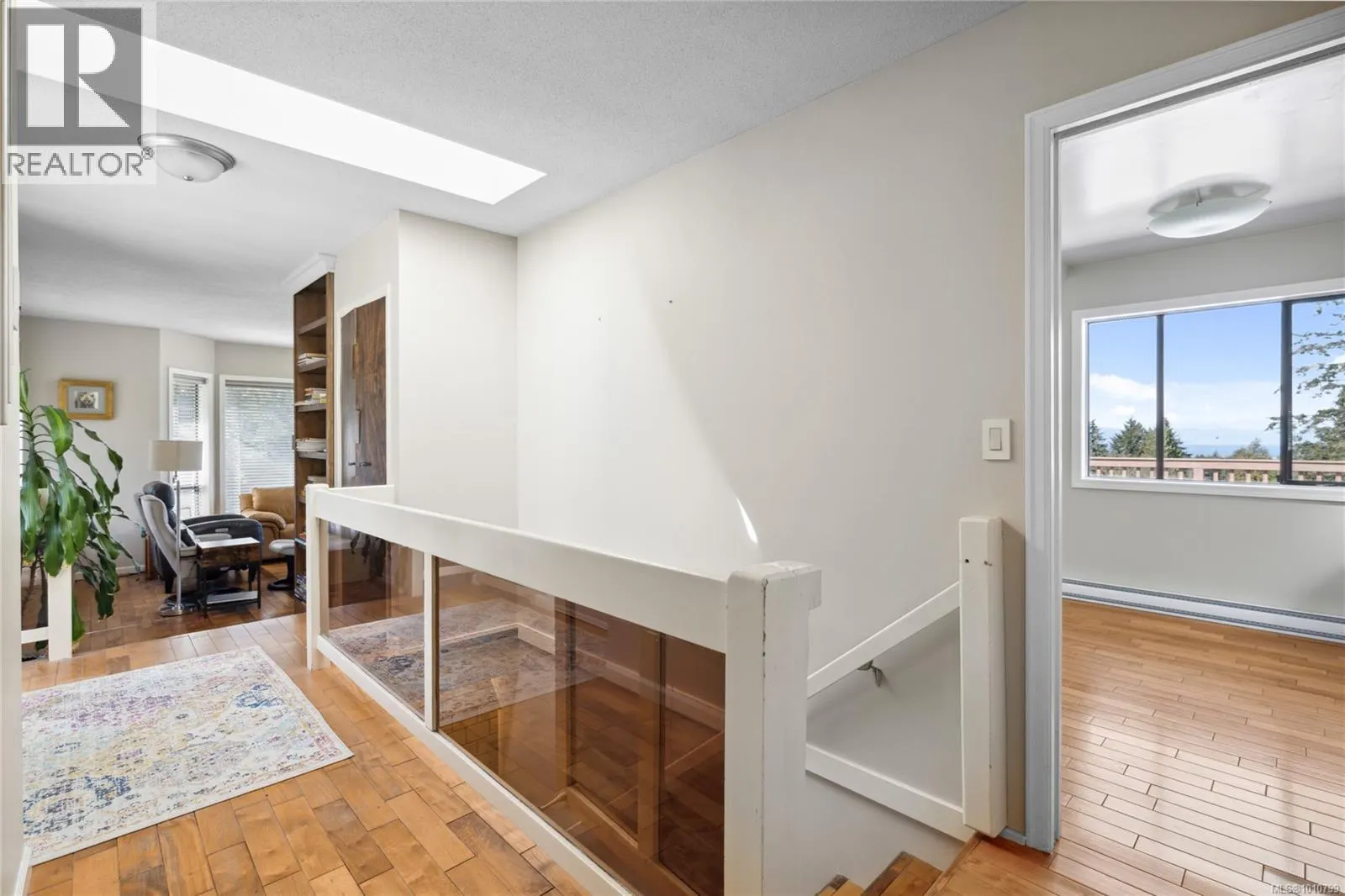 7496 Clark Cres