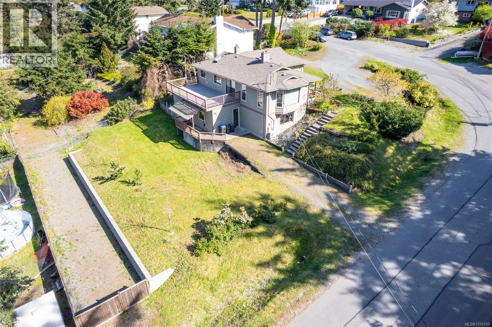7496 Clark Cres