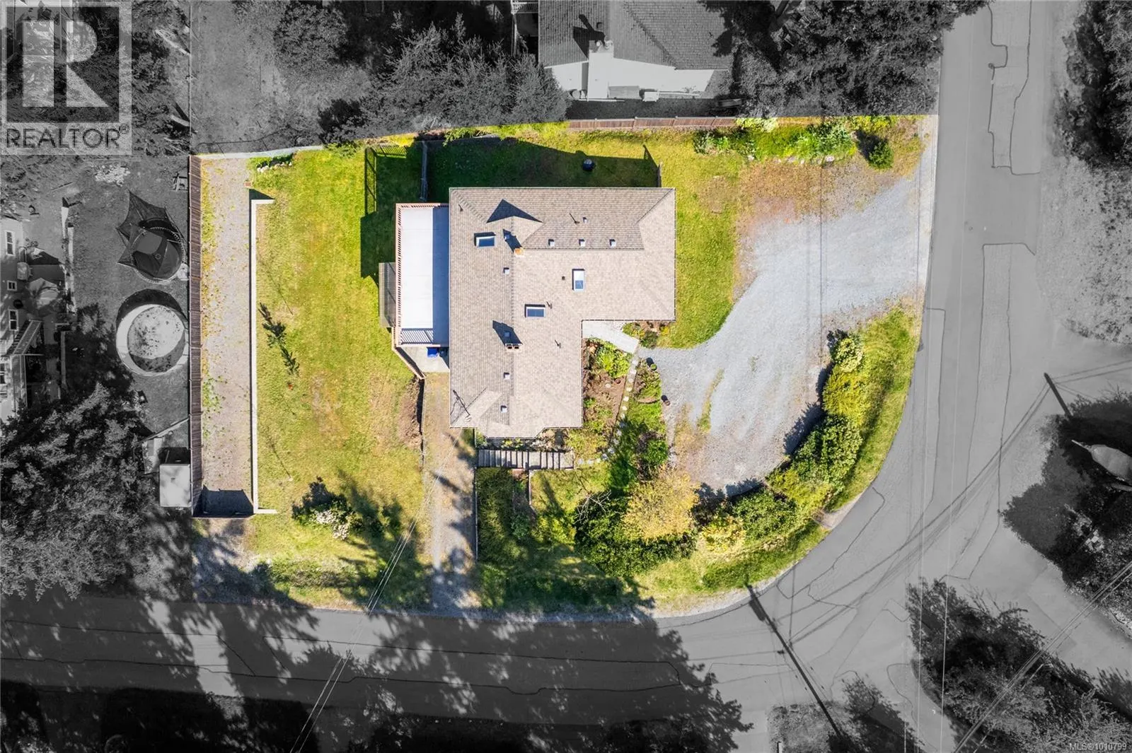 7496 Clark Cres
