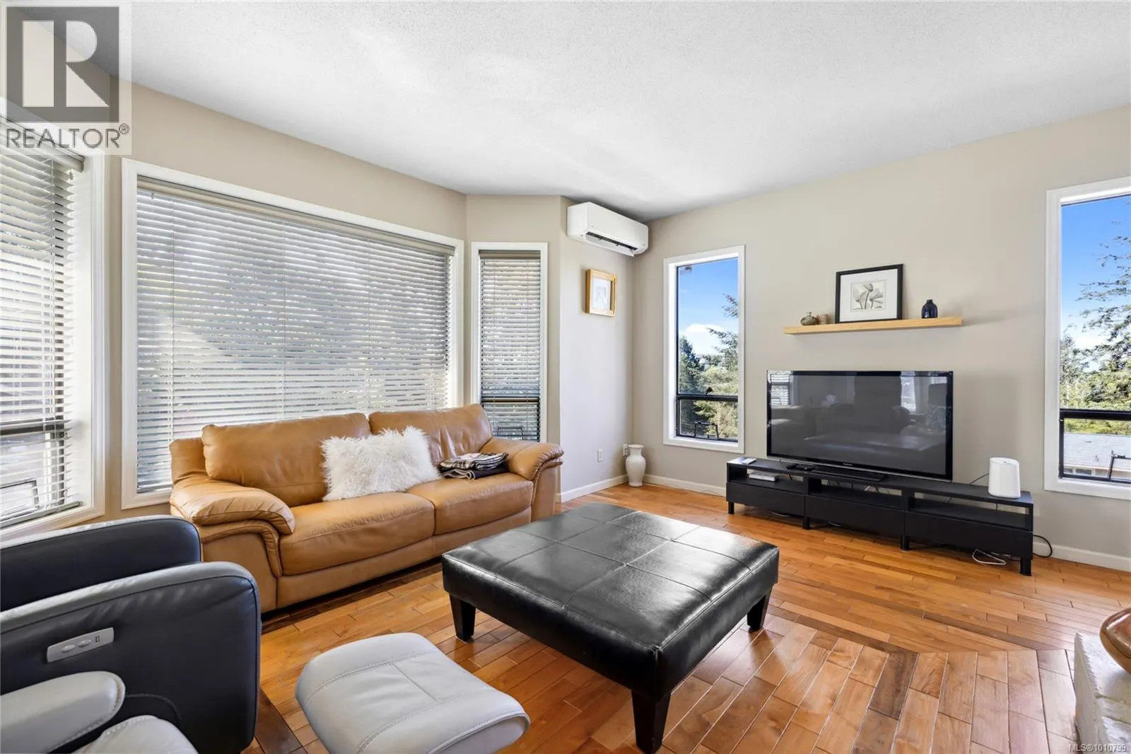 7496 Clark Cres