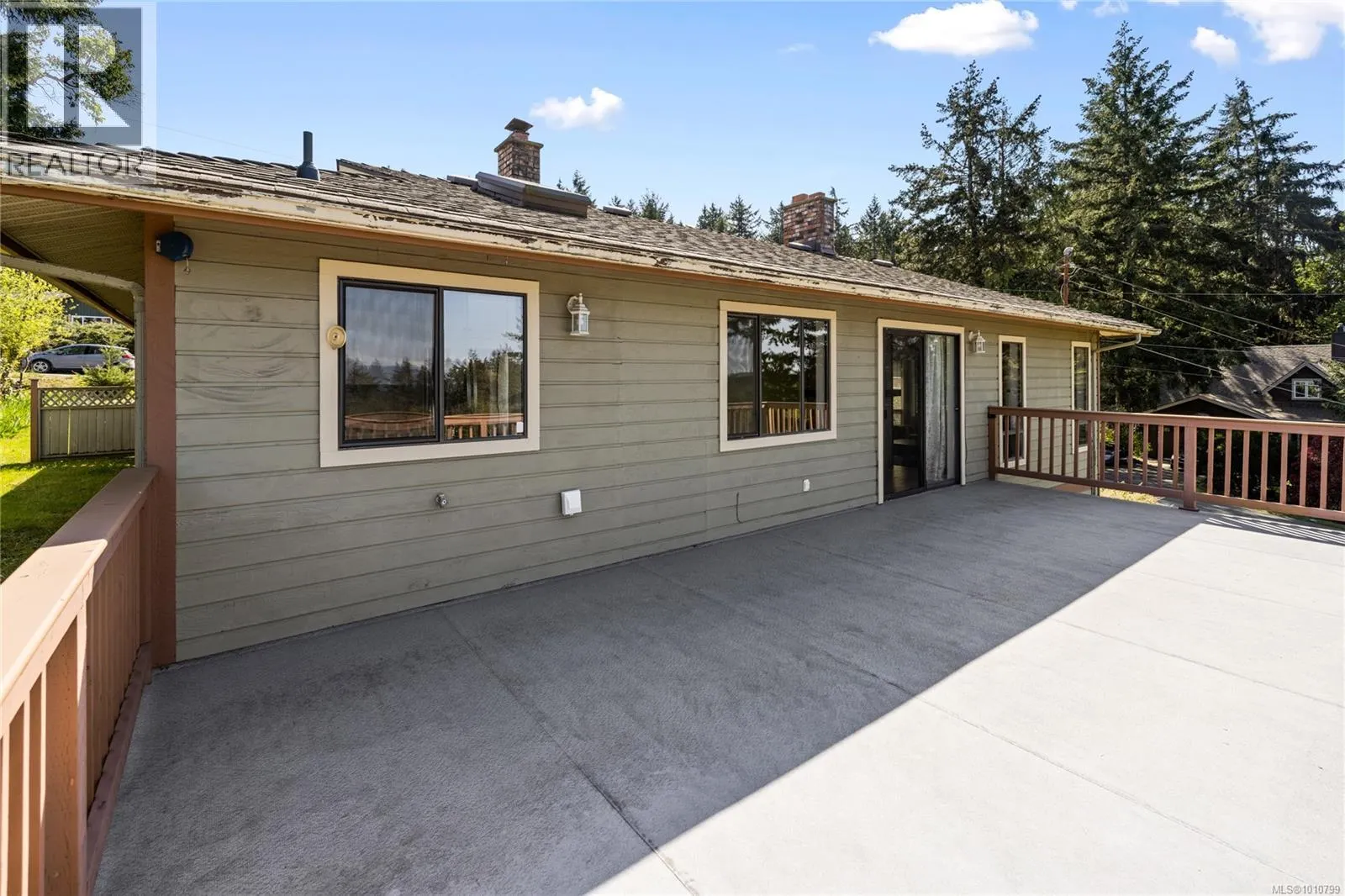 7496 Clark Cres