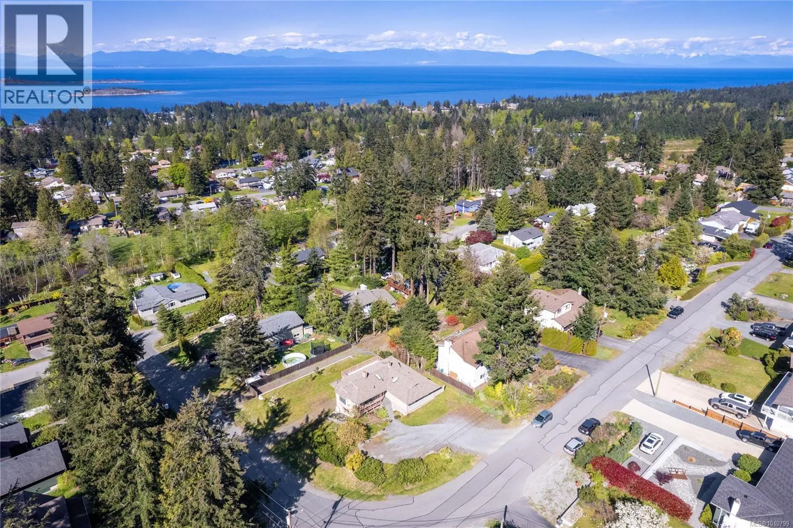 7496 Clark Cres