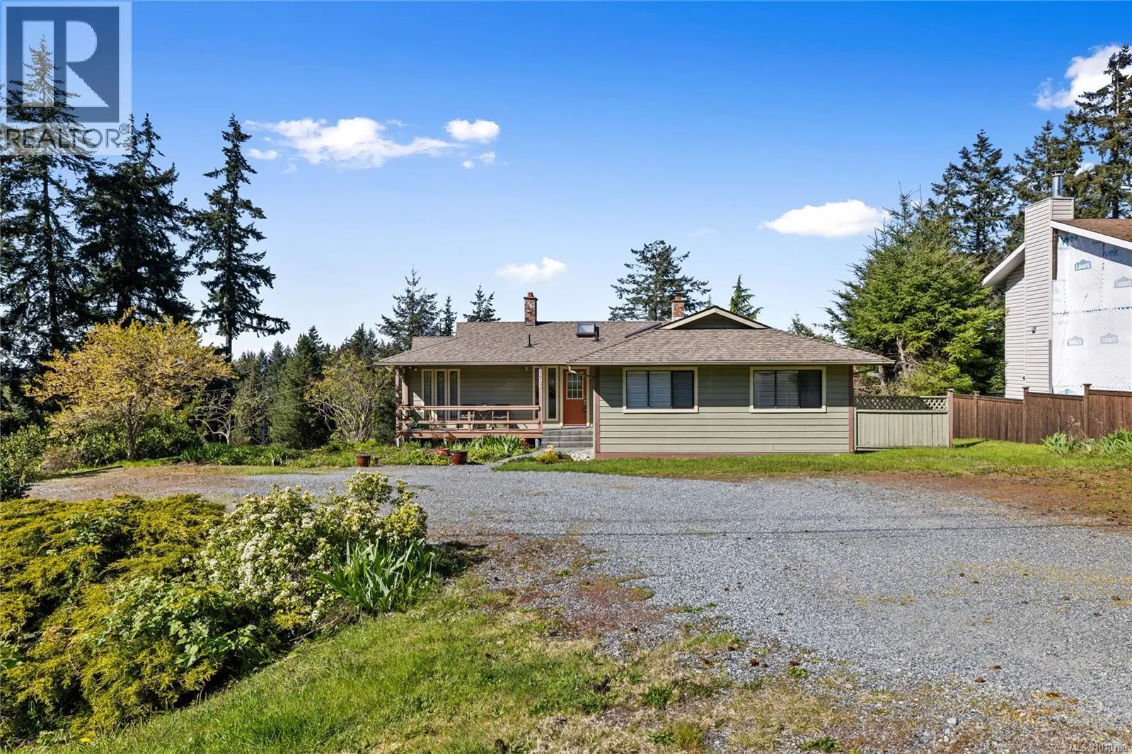 7496 Clark Cres