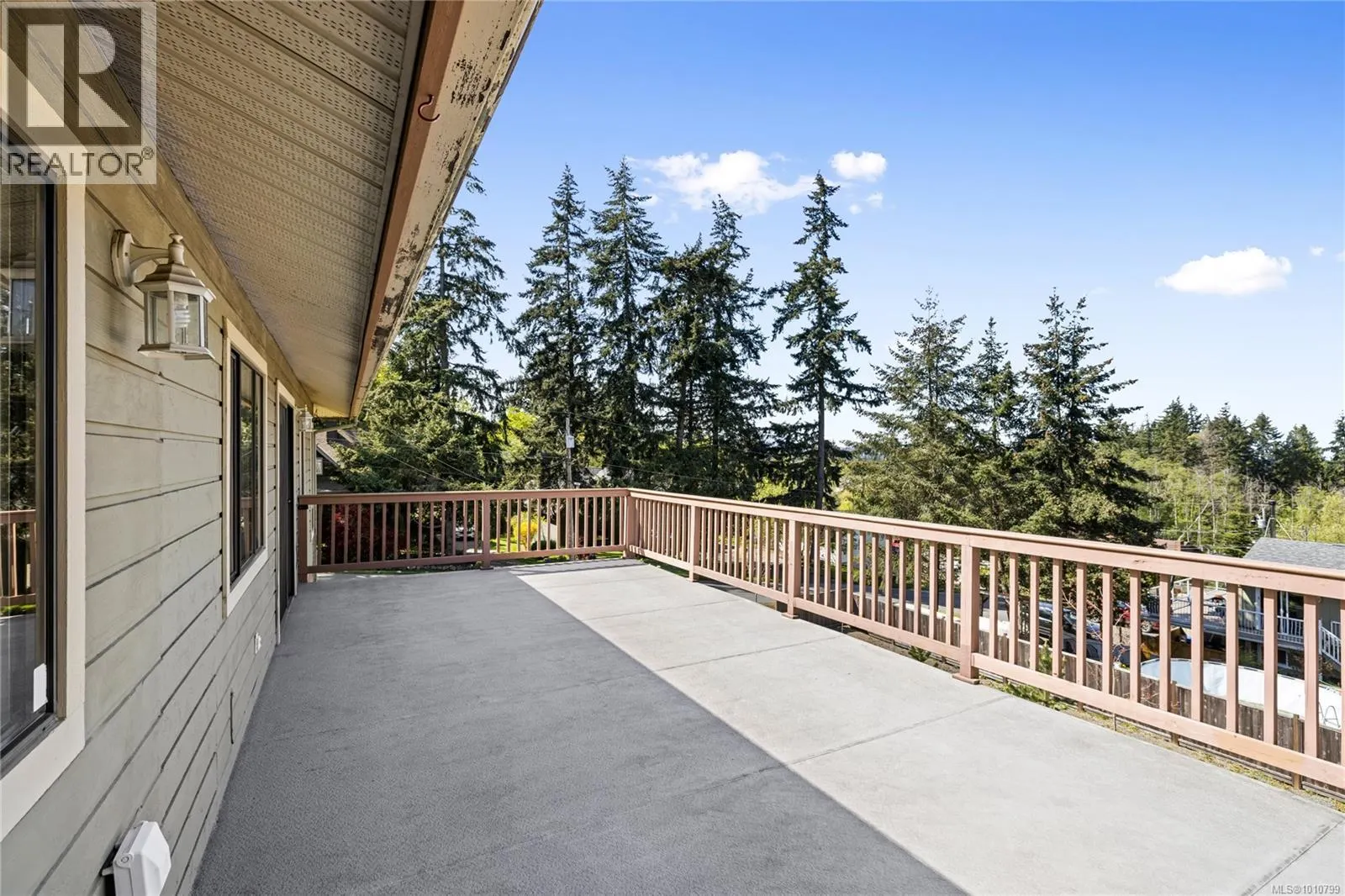 7496 Clark Cres