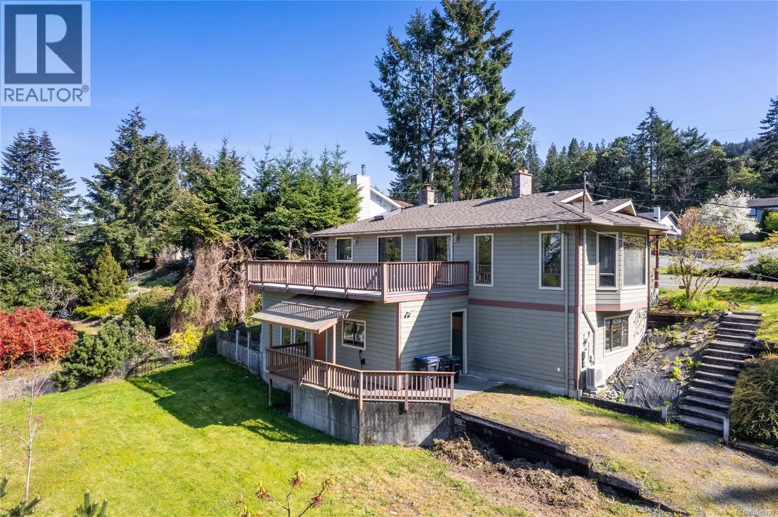 7496 Clark Cres