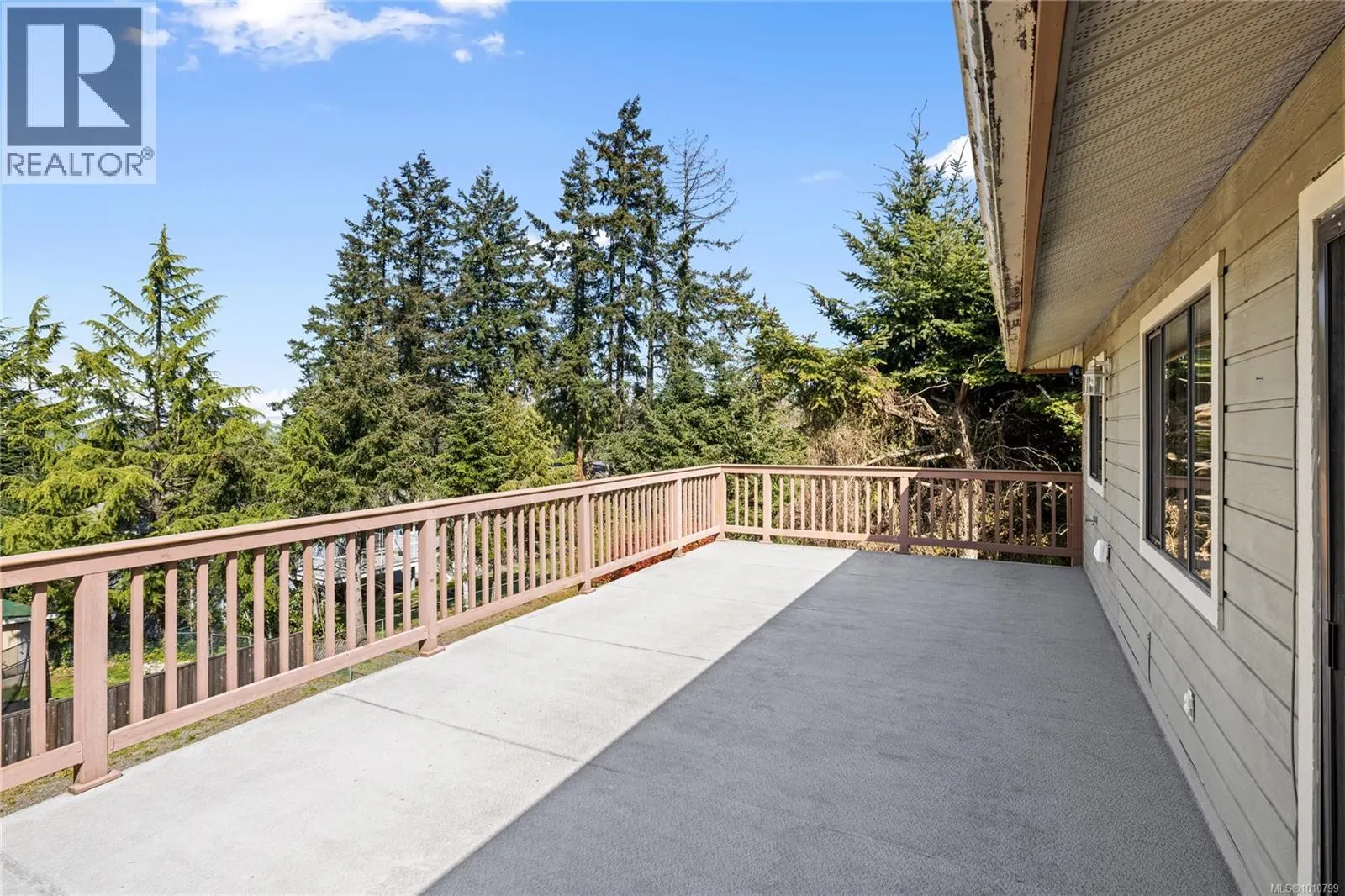 7496 Clark Cres