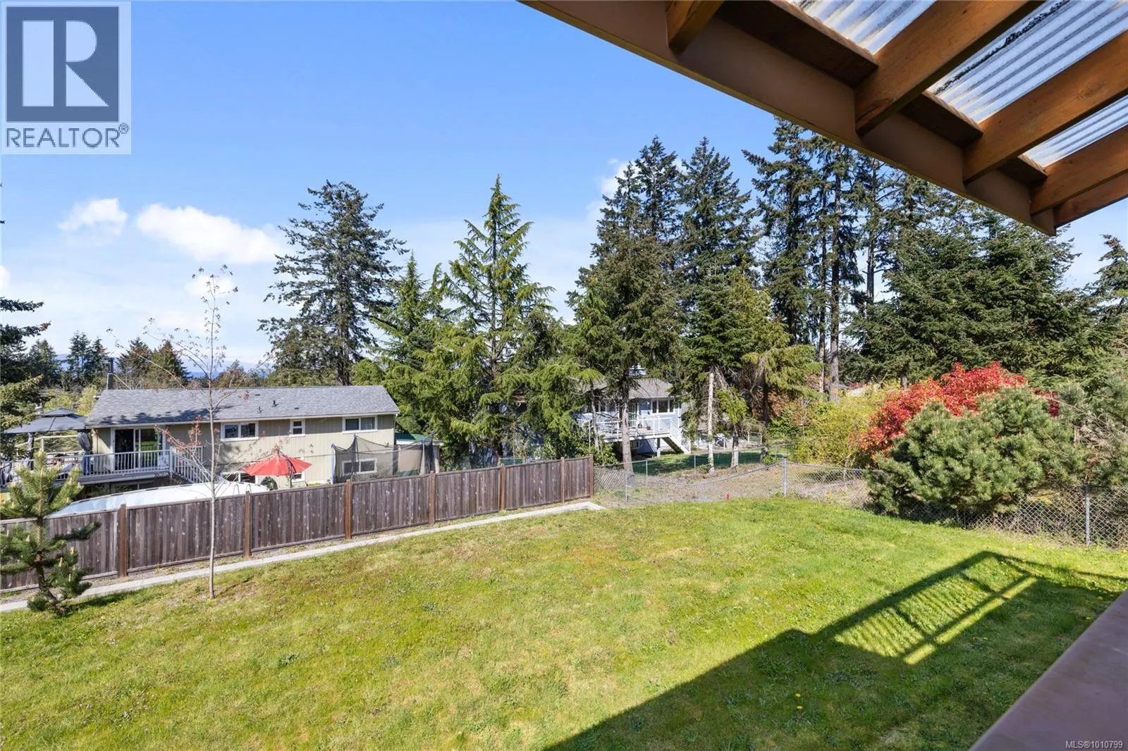 7496 Clark Cres