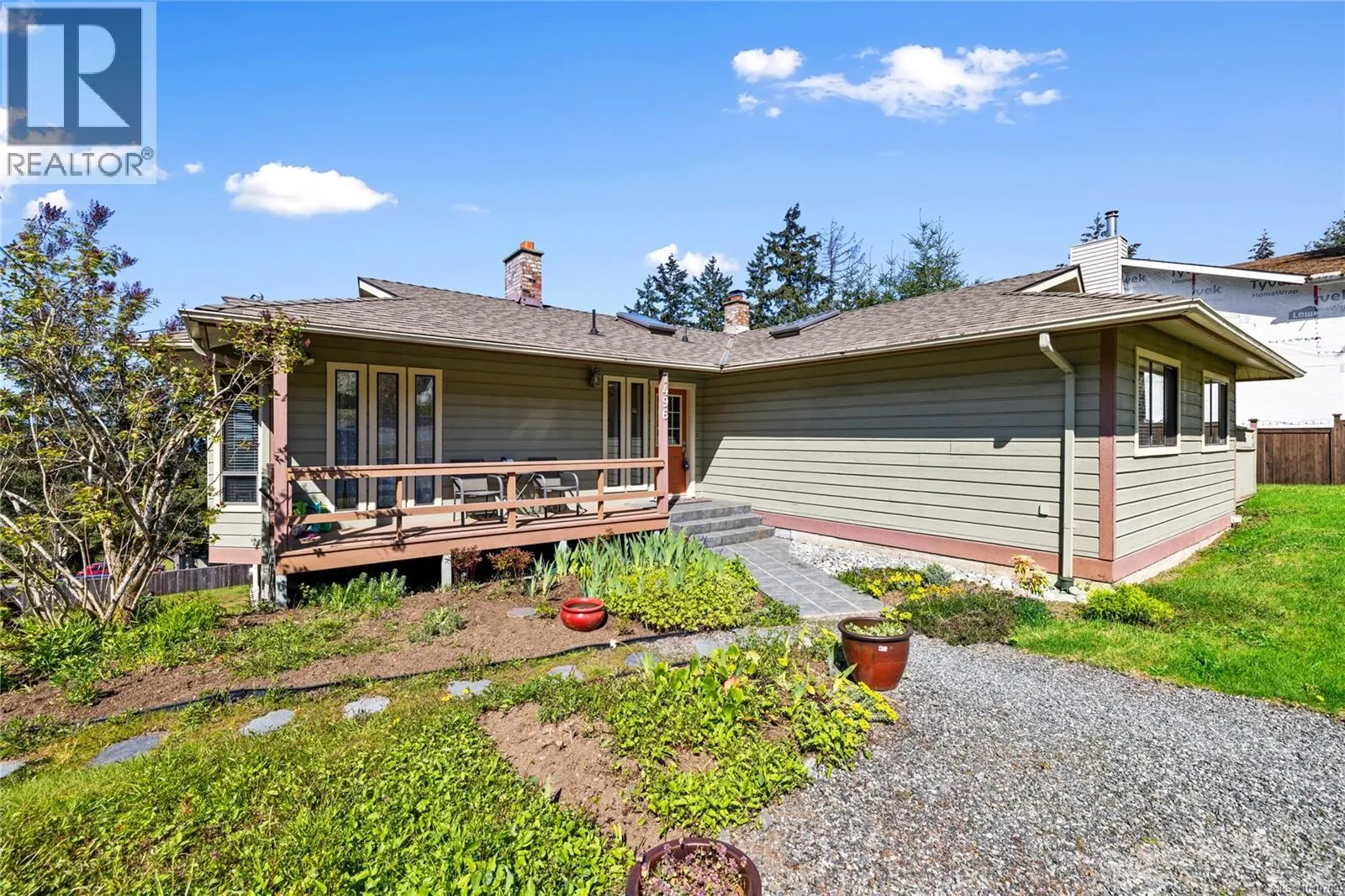 7496 Clark Cres