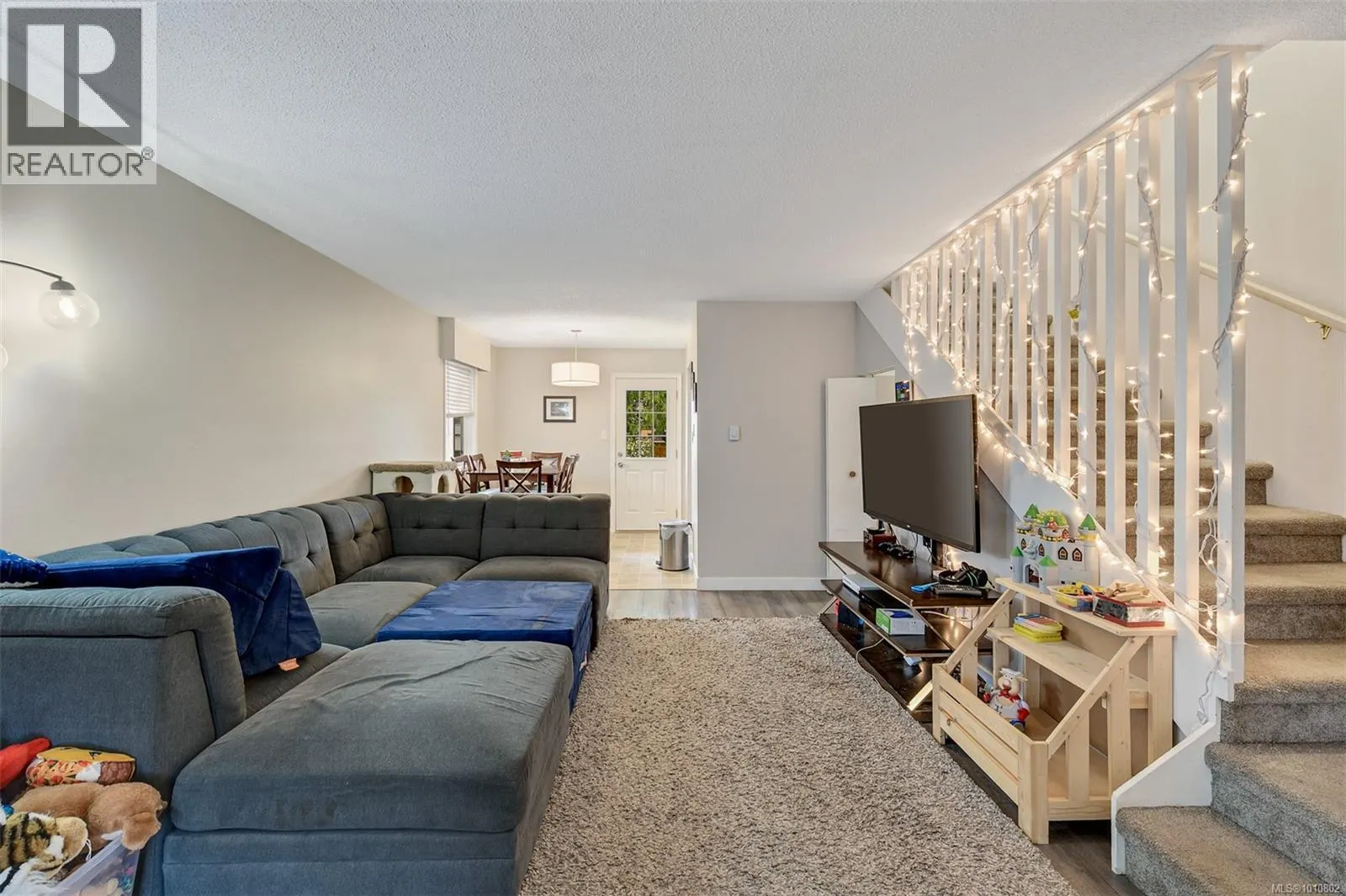 2031/2033 Melville Dr