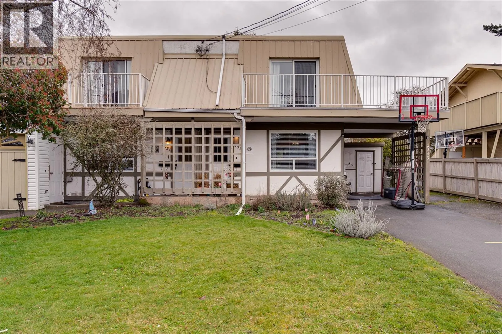2031/2033 Melville Dr