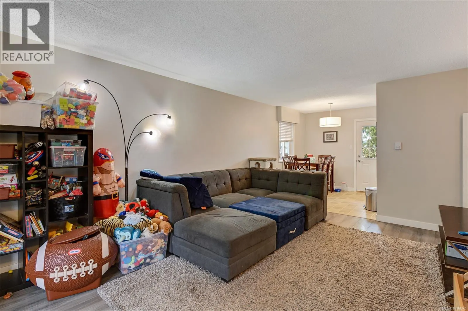 2031/2033 Melville Dr