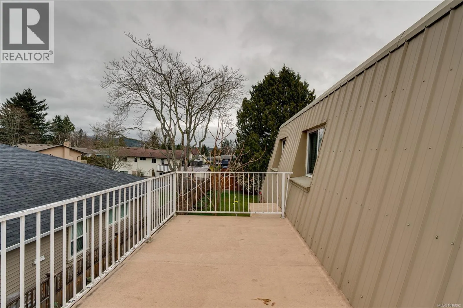 2031/2033 Melville Dr