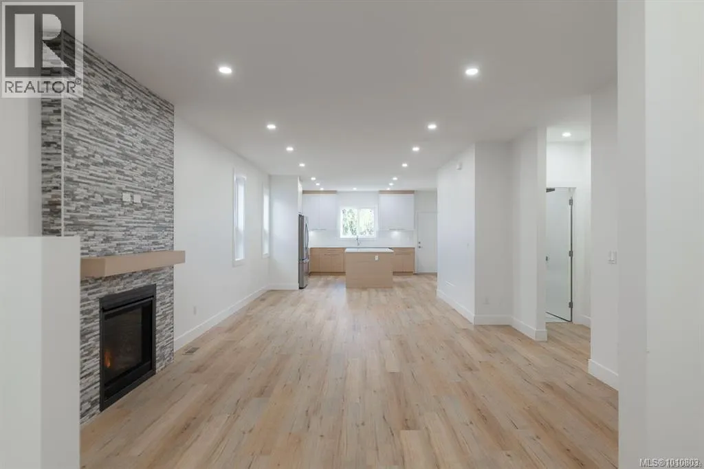 472 Hampstead St