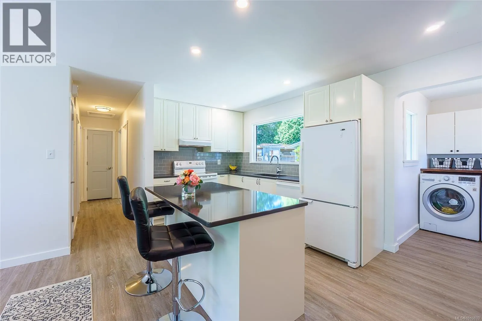 255 Otter St