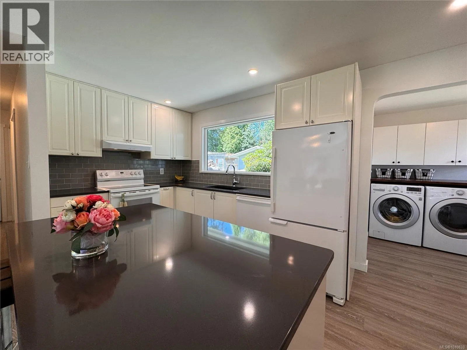 255 Otter St