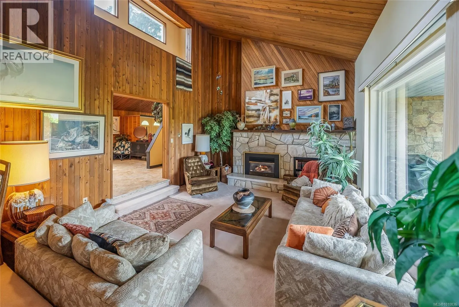 807 Shorewood Dr