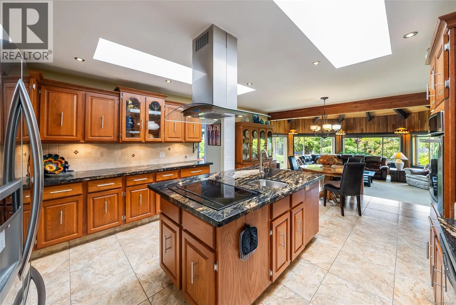 807 Shorewood Dr