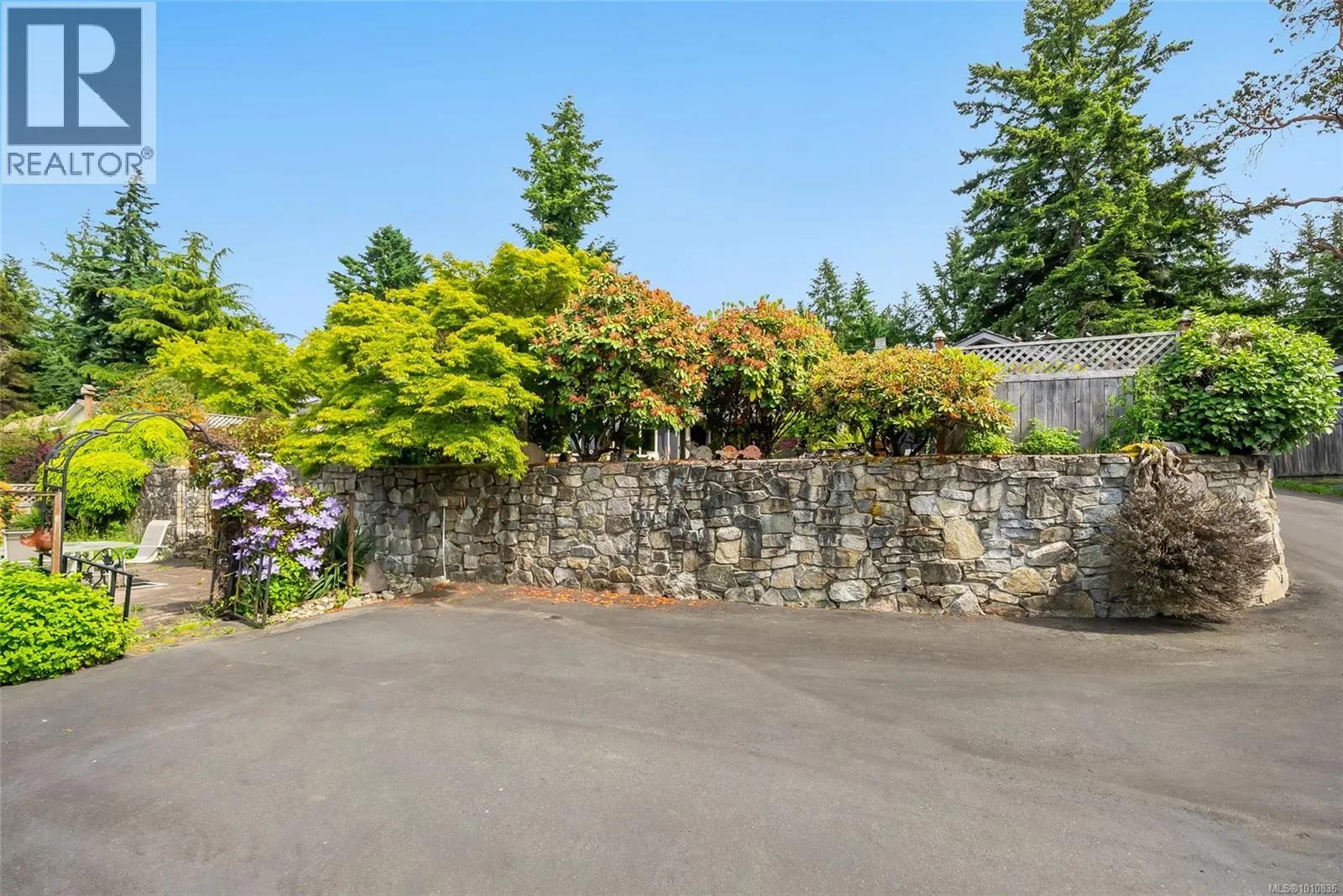 807 Shorewood Dr