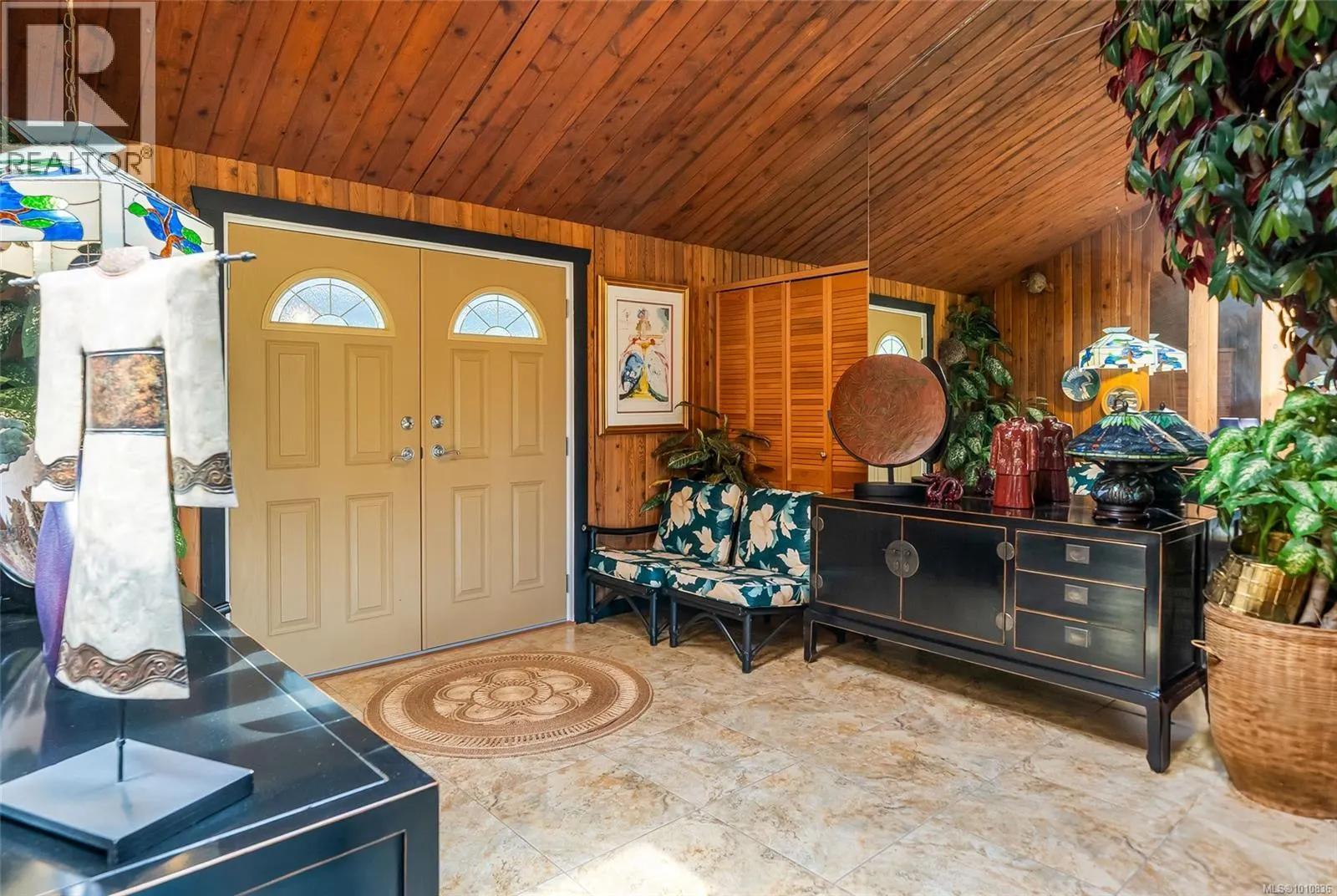 807 Shorewood Dr
