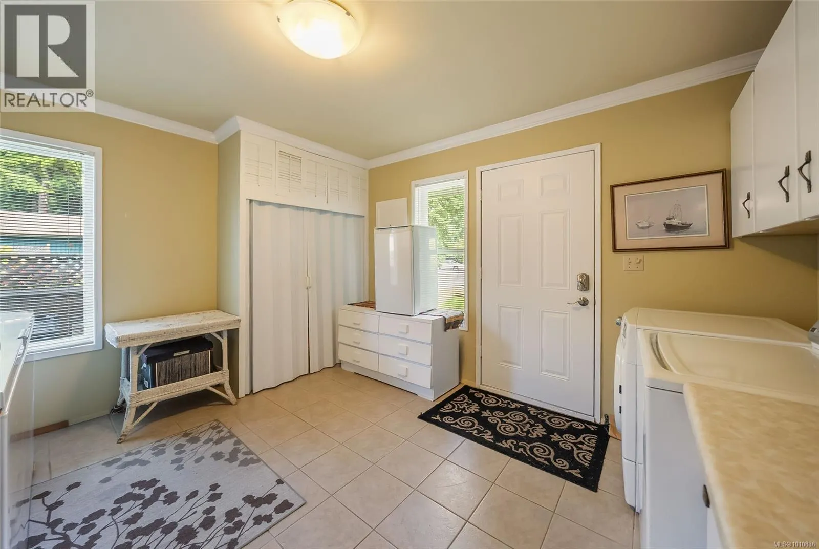 807 Shorewood Dr