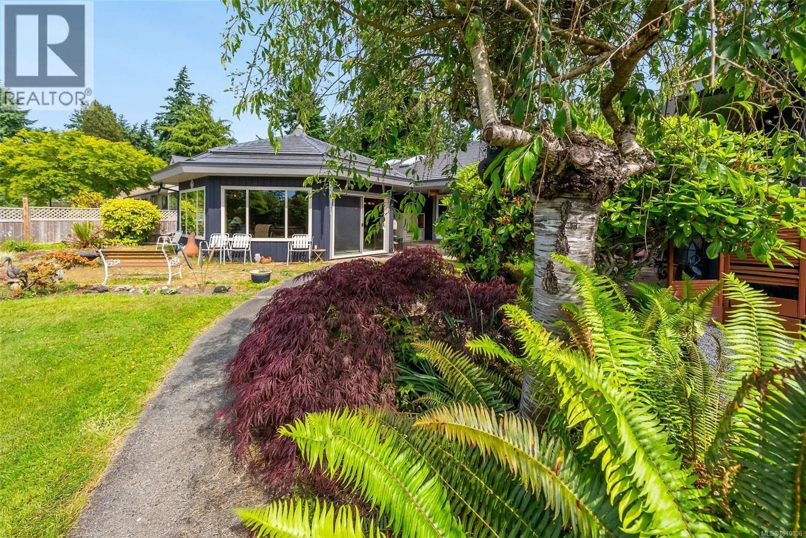 807 Shorewood Dr