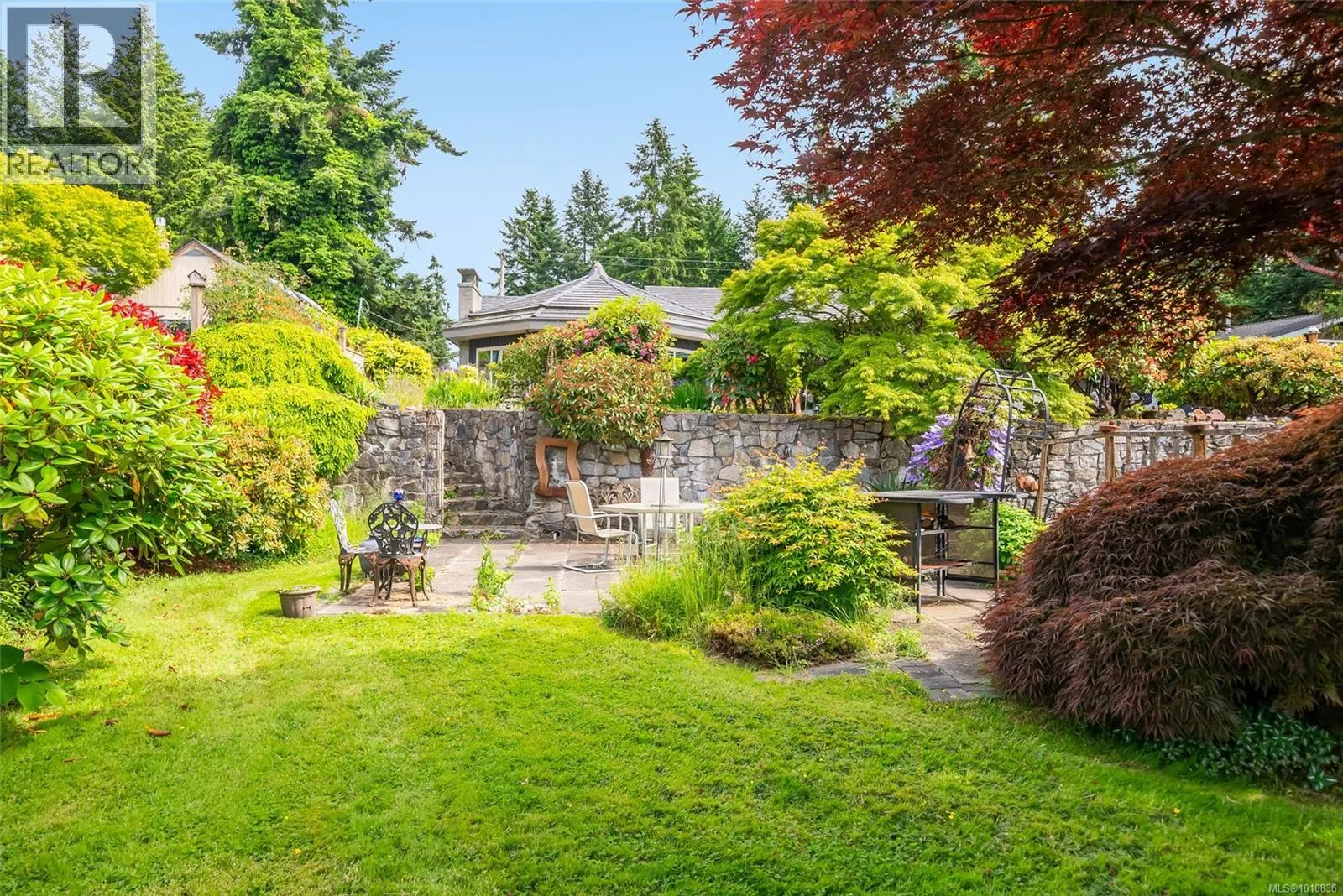 807 Shorewood Dr