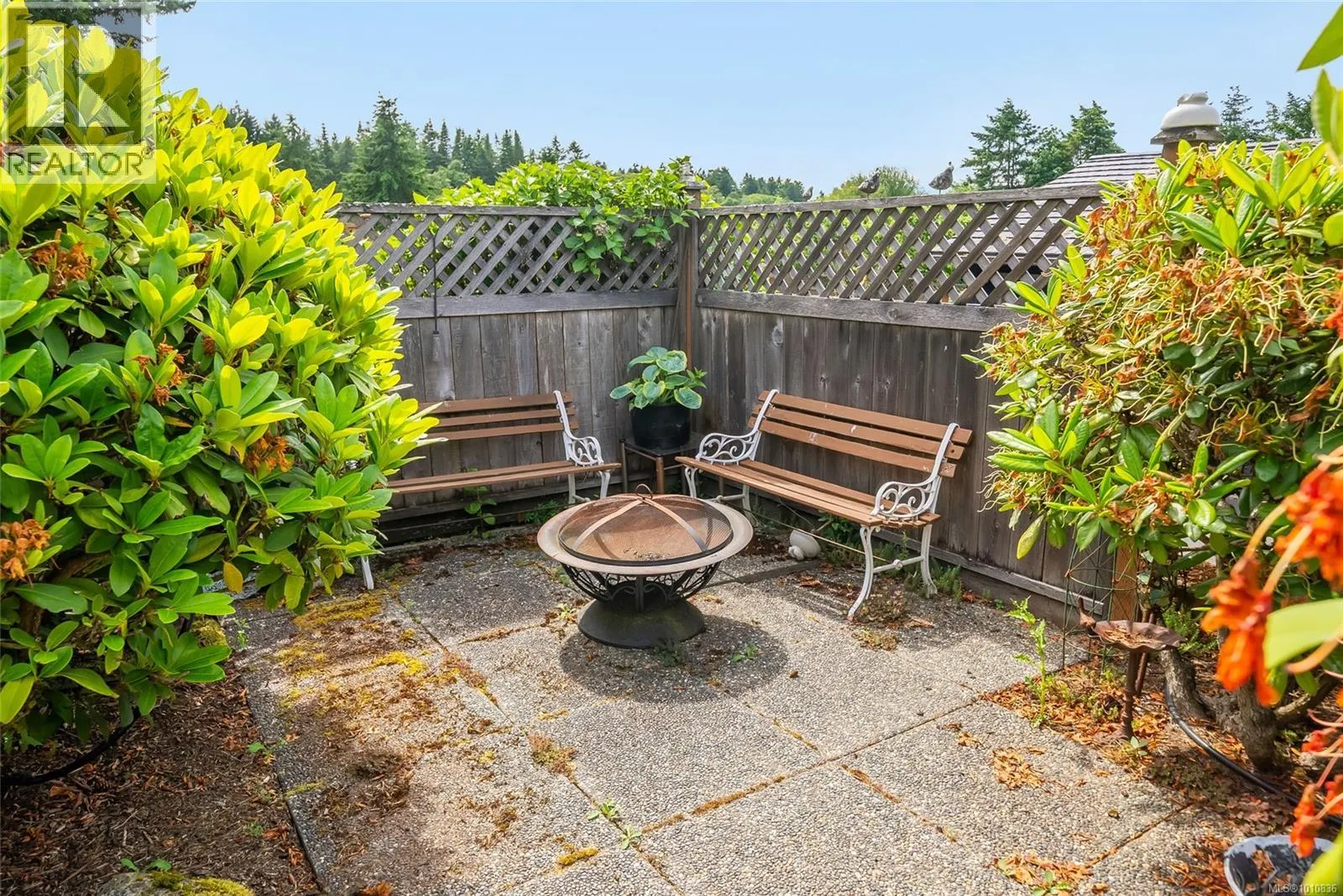807 Shorewood Dr