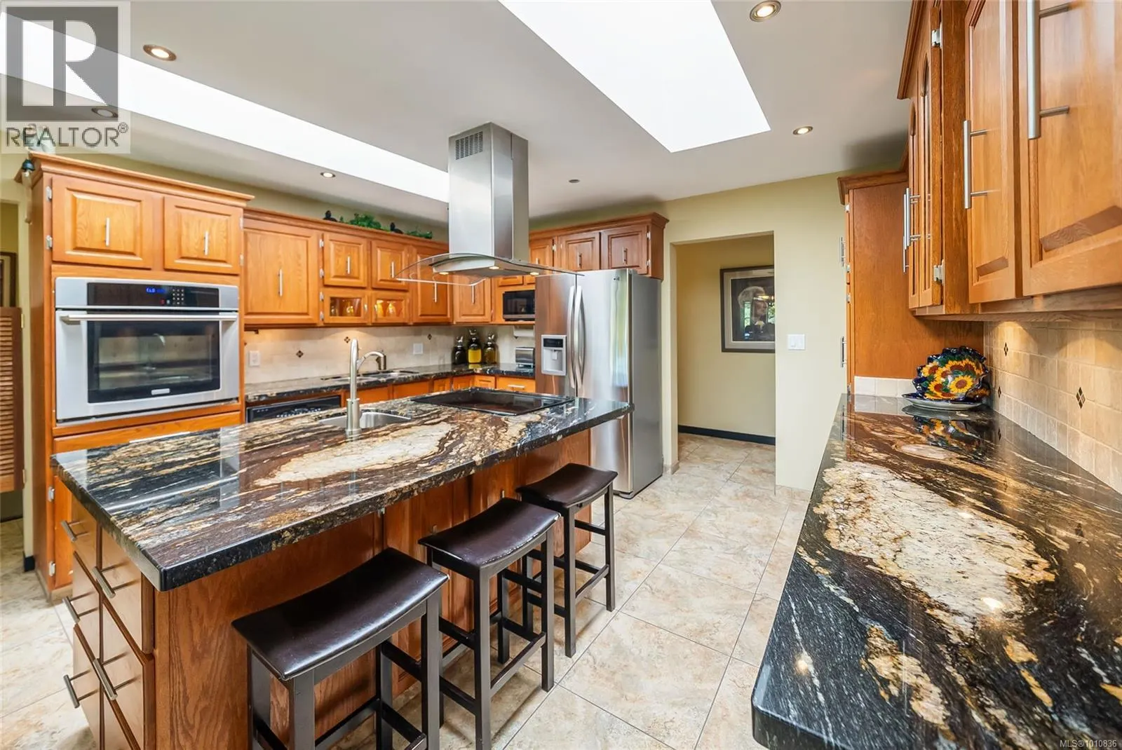 807 Shorewood Dr