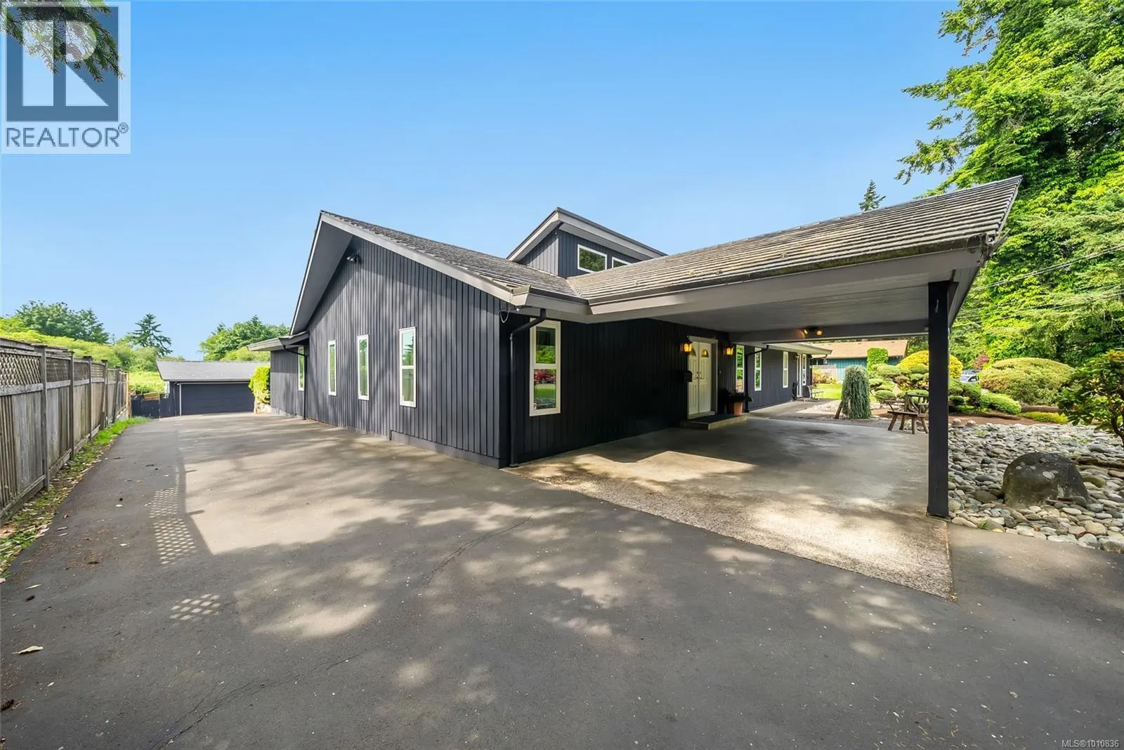 807 Shorewood Dr