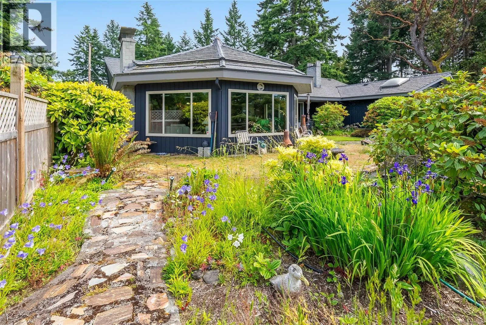 807 Shorewood Dr