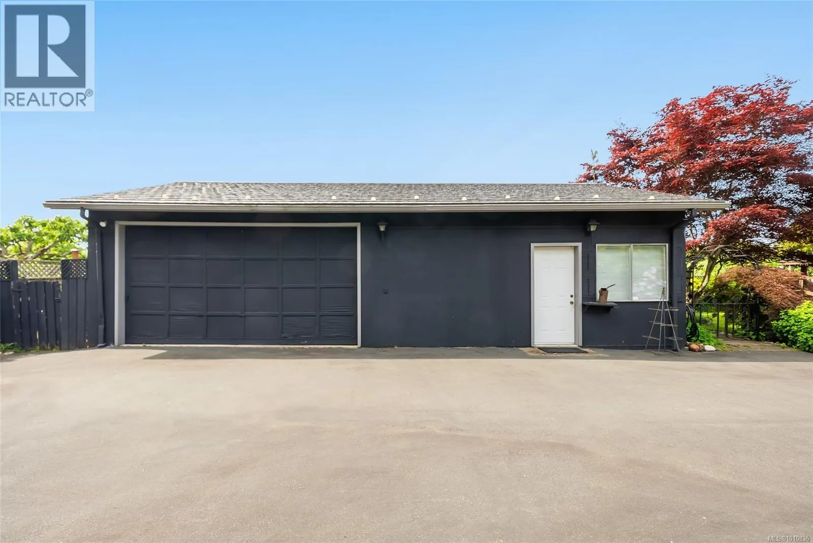 807 Shorewood Dr