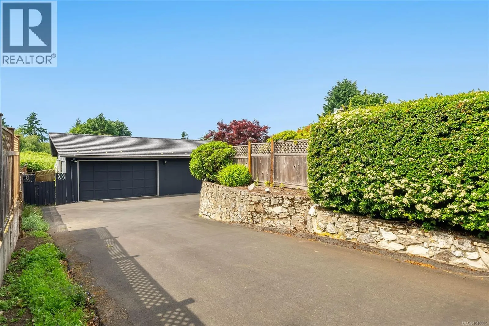 807 Shorewood Dr